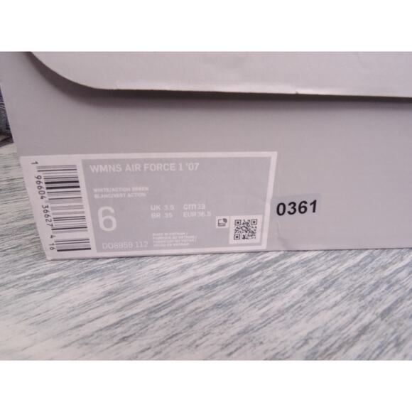 Nike Air Force 1 07 White/Action Green Youth 4.5 Women 6 New In Box - Picture 2 of 13